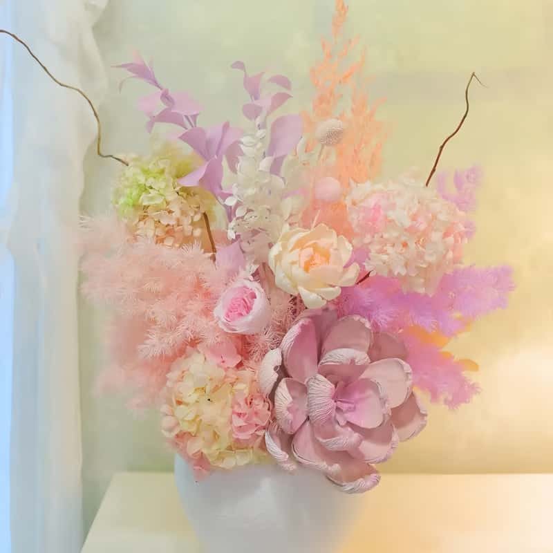 粉色永生花玫瑰绣球花束