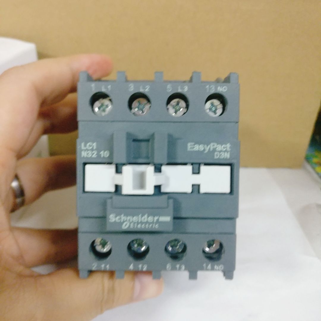 施耐德交流接触器N3210