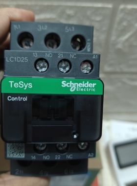 施耐德 TESYSdeca款交流接触器 LC1-D25M7C (11KW-380V)