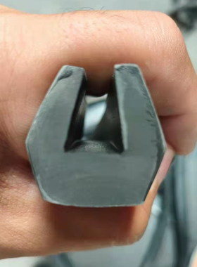 震动筛胶条矿山筛网胶条U型筛网减震胶条耐磨橡胶条振动筛橡胶条