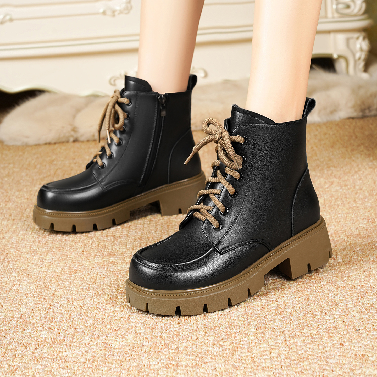 大码女鞋马丁靴女新款冬季新款厚底短靴女大码羊毛棉靴东北棉鞋子