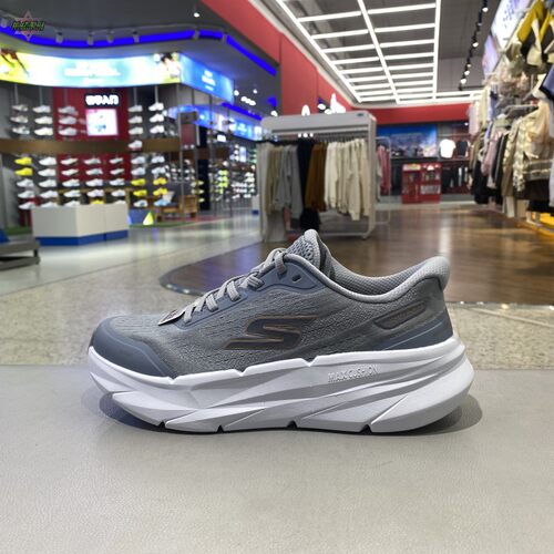 斯凯奇透气舒适男跑步鞋