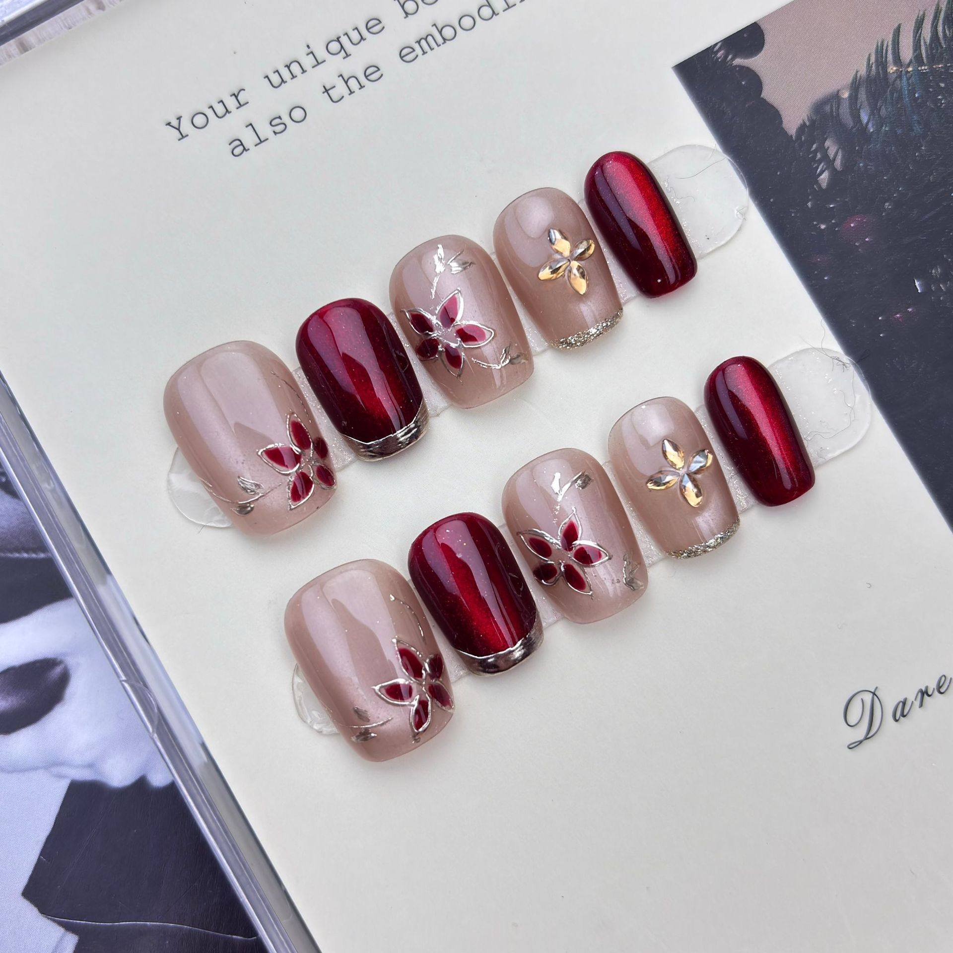 【糖妃红韵】纯手工穿戴甲甲2026新款中国红手绘花朵锆石版穿戴甲,彩妆/香水/美妆工具,穿戴甲/甲片,淘宝优惠券,粉丝福利购,淘宝优惠卷