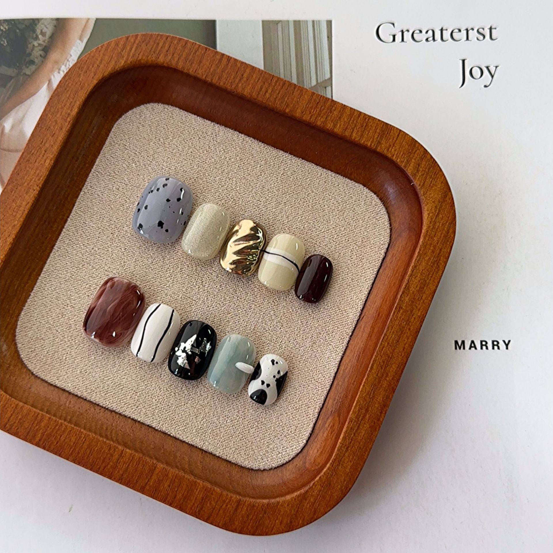 小众手绘短方圆手工穿戴甲高级感不规则显白晕染指甲贴美甲