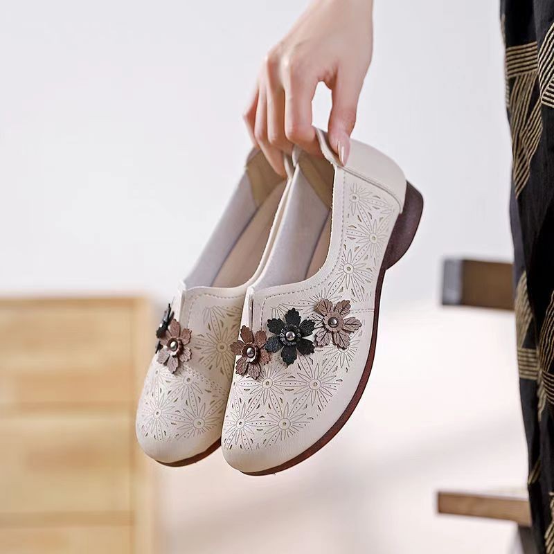 复古秋季妈妈鞋中老年单鞋平底舒适休闲女鞋大码软底防滑老人皮鞋