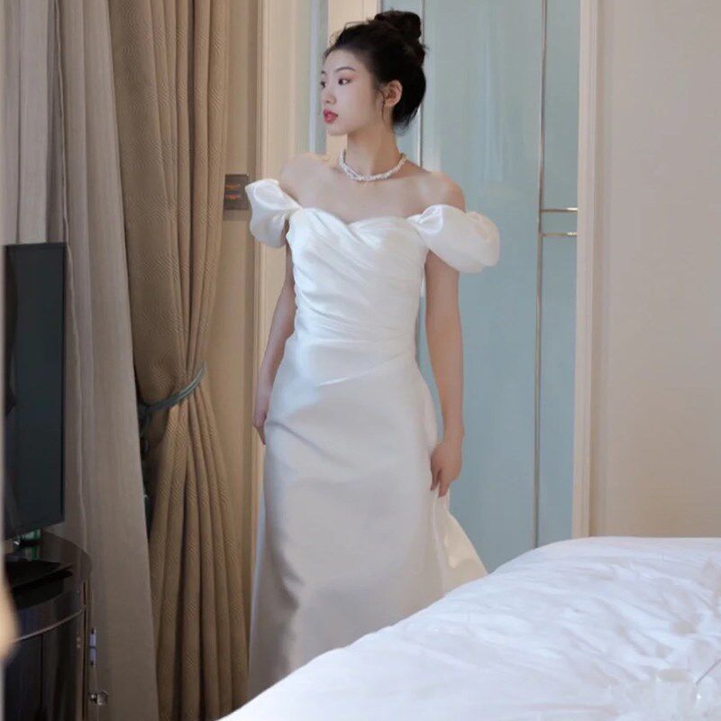 速发缎面一字肩轻婚纱鱼尾收腰白色简约出门纱气质高端小拖尾礼服