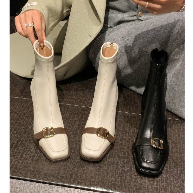 粗跟瘦瘦靴方头皮带扣短靴