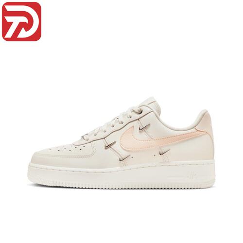 耐克AF1女款低帮透气舒适板鞋