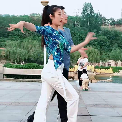 果果不不吉特巴新款演出服水兵舞