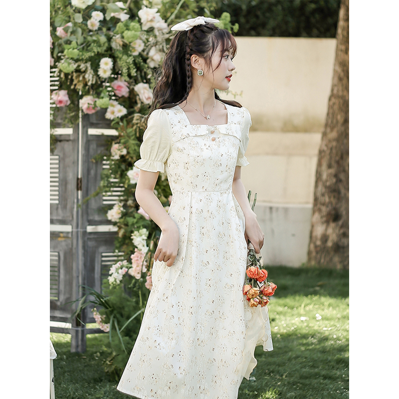 2023新款温柔风法式初恋碎花连衣裙女夏小众设计感修身显瘦雪纺裙