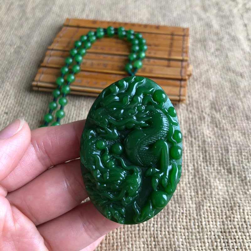 碧玉双龙戏珠菠菜绿生肖挂件吊坠图片