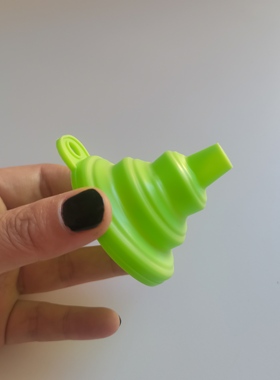 尾货迷你绿色漏斗质量一般分装油漏斗硅胶折叠可伸缩厨房小工具