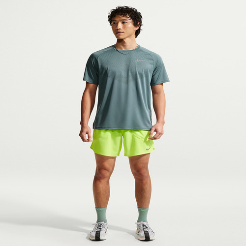 Nike/耐克StrideDri-FIT 男子速干跑步短裤（无衬裤）IF2051