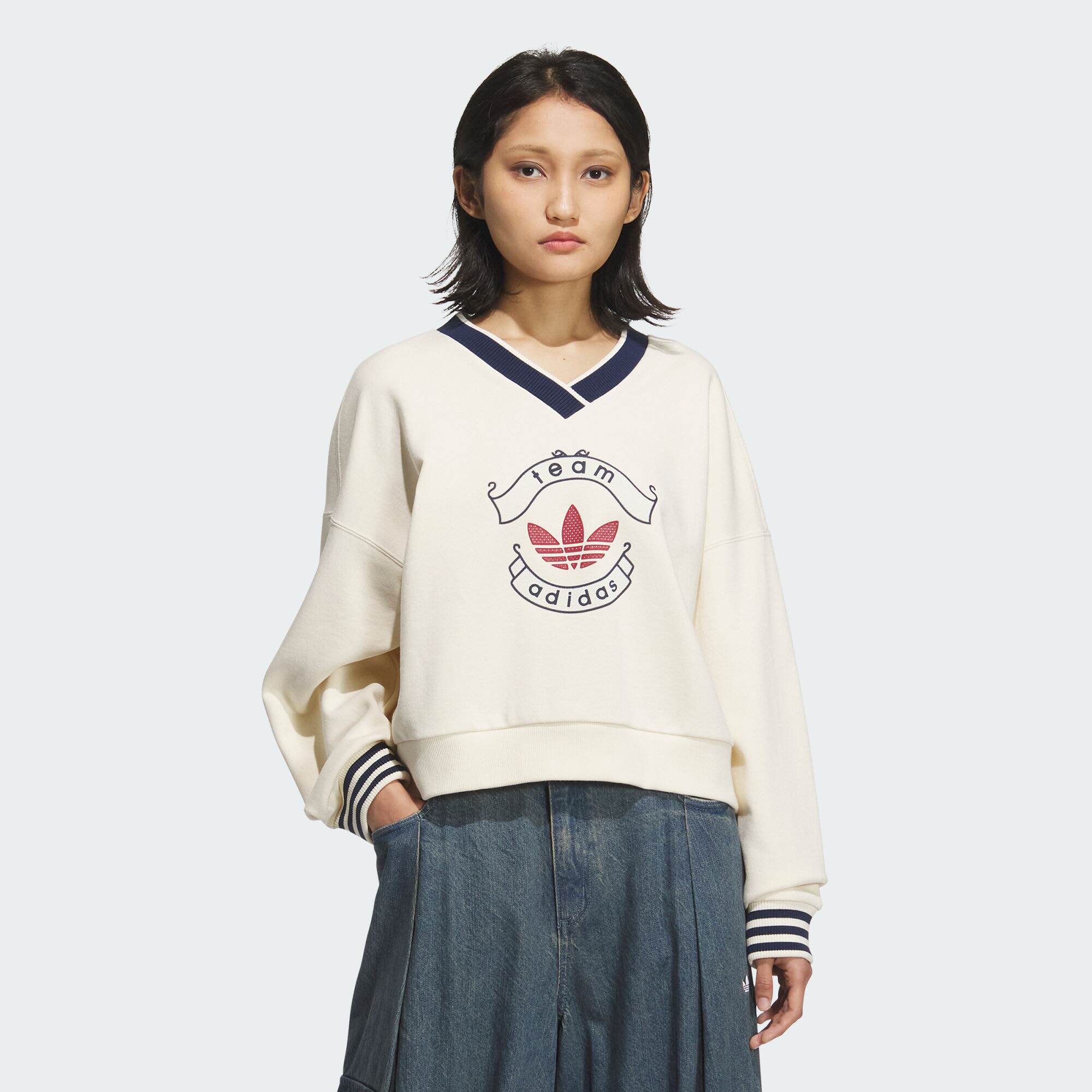 阿迪达斯三叶草女子毛圈布运动宽松V领卫衣套头衫KC5845|KC5846