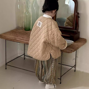 大牌折扣儿童菱形格绗线棉衣2026秋冬男女童贴标夹棉圆领长袖外套