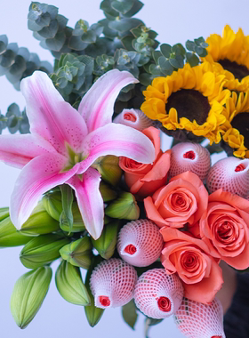 粉玫瑰10枝+香水百合5朵+向日葵2枝+配草 室内办公水养花