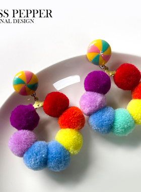 秋冬小众彩色毛球夸张大耳环适合度假的波西米亚民族网红显瘦耳饰