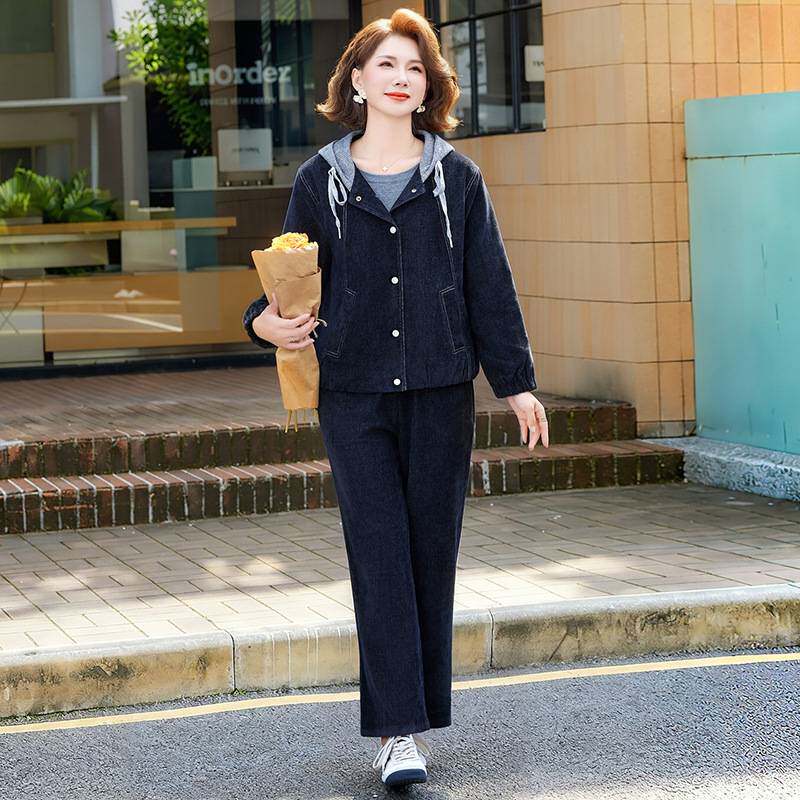 品牌专柜中年妈妈减龄休闲运动套装五十多岁中老年女装春季外套长