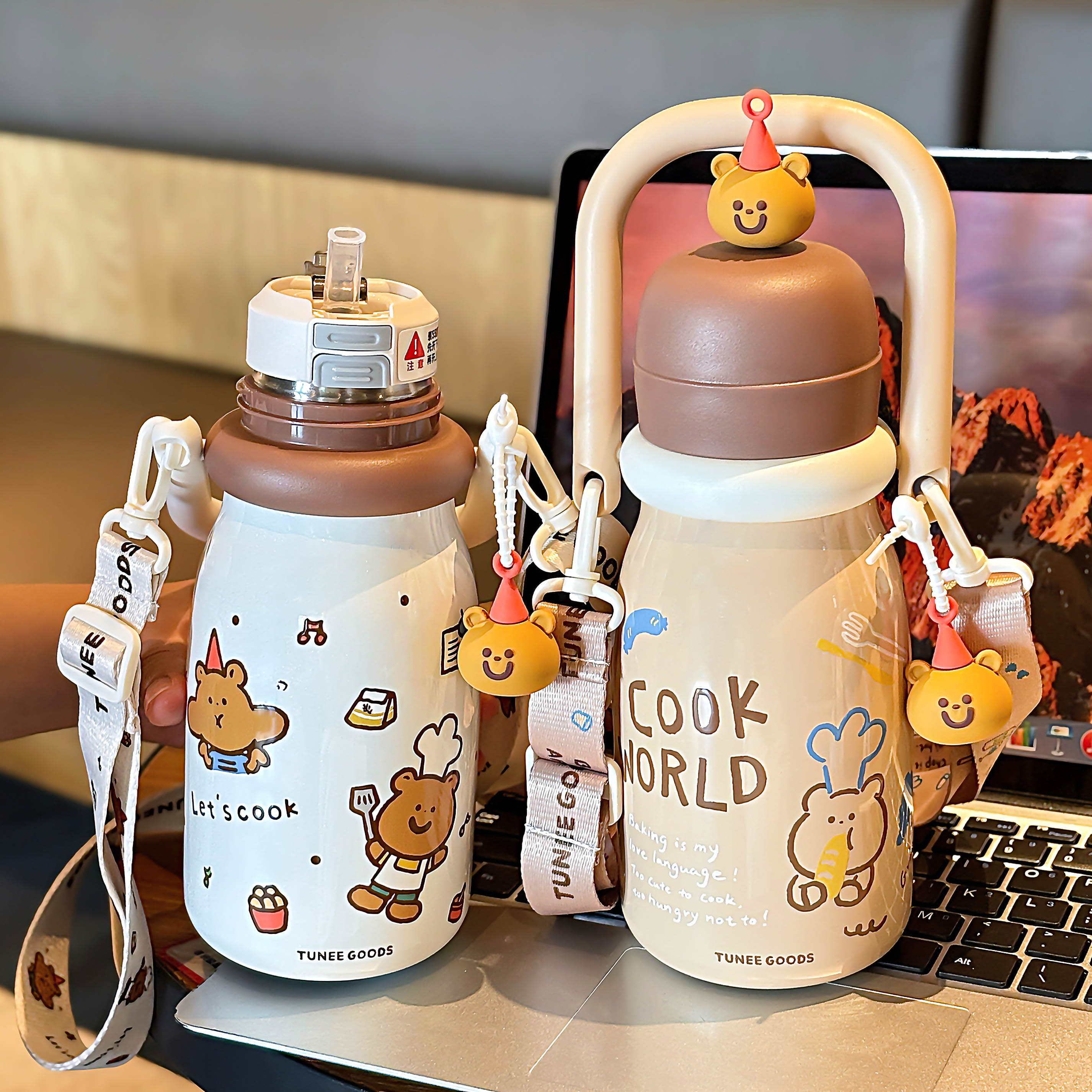 男孩学生上学专用斜挎水壶吸管杯