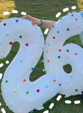 春夏白色毛球数字气球户外生日拍照