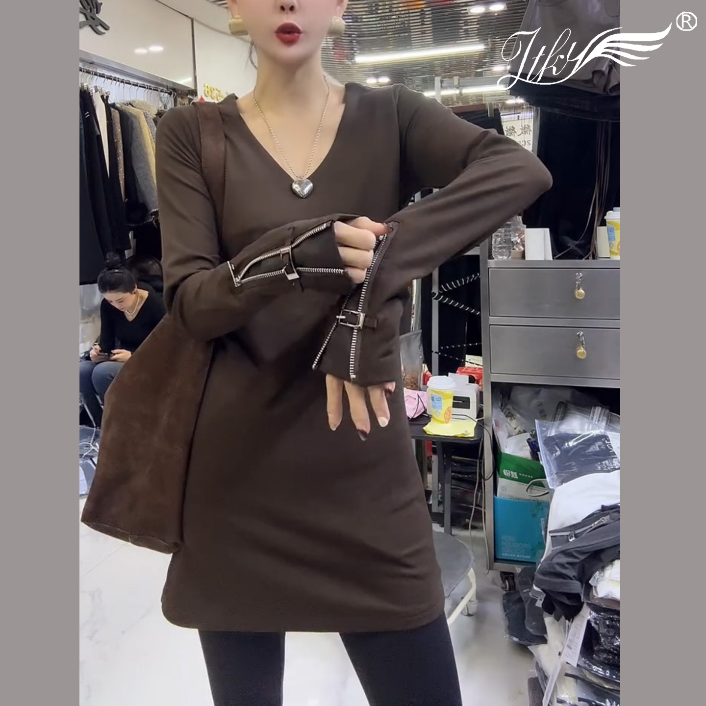 小众设计感袖口拉链V领长袖T恤