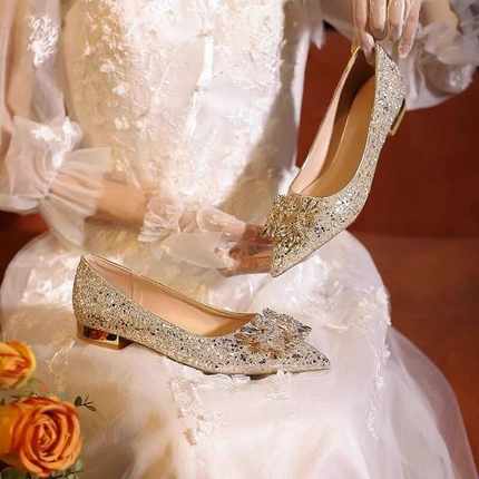 法式水晶平底婚鞋孕妇金色亮片新娘鞋女秀禾主婚纱两穿婚低跟单鞋