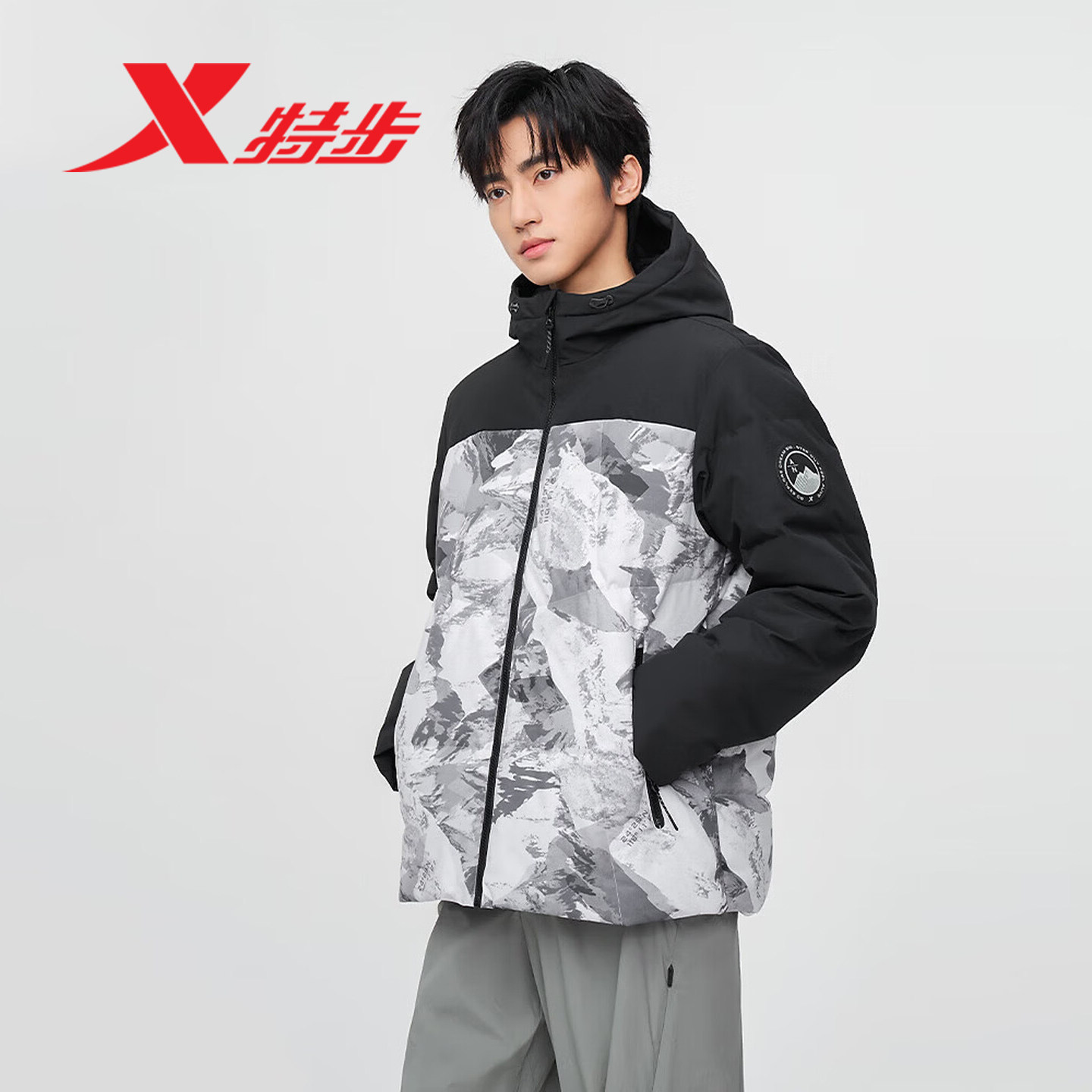 特步连帽迷彩羽绒服男款2025冬季新款运动加厚外套975429190053