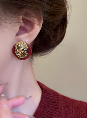 红色圆形复古人像耳钉轻奢高级感气质耳环2025新款爆款秋冬耳饰女