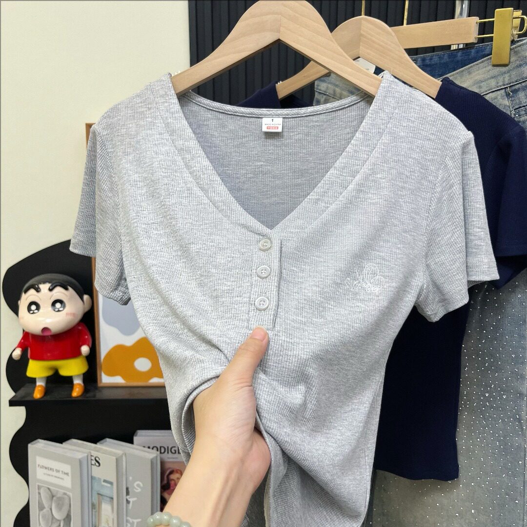 灰色v领刺绣设计感短袖T恤女装2026夏季新款气质大码修身显瘦上衣