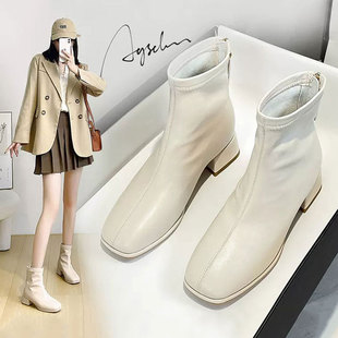 奥古狮登短靴女2026新款 白色配裙子超火轻便软底显脚小马丁靴 春季