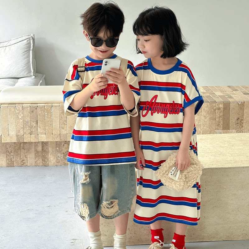 儿童兄妹装夏季2026新款男童彩色条纹短袖女童中长款T恤裙姐弟装
