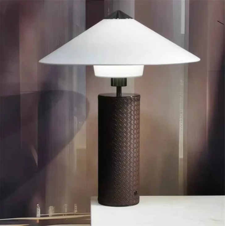 北欧现代简约皮革台灯书房装饰氛围灯布艺灯罩LED温馨文艺台灯