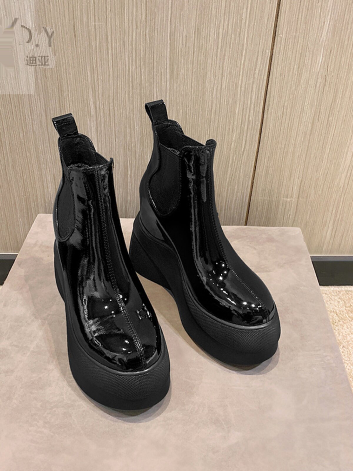 EUROPEAN LEG PATENT LEATHER INNER HEIGHTENED BOOTIES WOMENS AUTUMN AND WINTER SHORT NUDE BOOTS FLATFORM THICK-SOLED MARTIN BOOTS CIGARETTE TUBES CHELSEA BOOTS