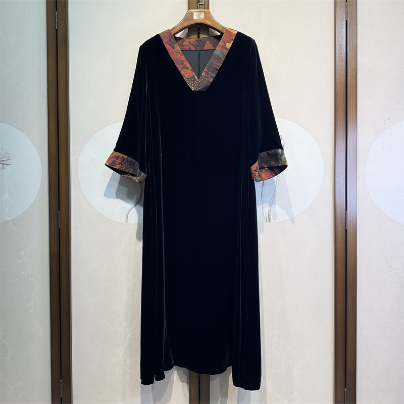 新款真丝丝绒轻奢气质V领长袖通勤时尚亲肤百搭直筒连衣裙