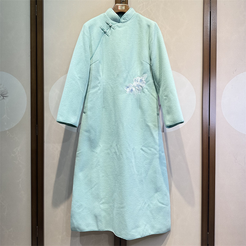 中式聚酯粘纤混纺刺绣旗袍改良款立领长袖休闲双层连衣裙7-5-6