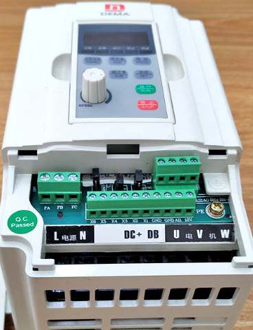 dema德玛变频器d5m-1.5s2-1a(1b) 1.5kw 220v 原厂全新