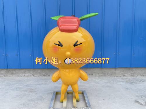 生态公园吉祥物景观装饰大号水果模型卡通小人玻璃钢枇杷雕塑道具