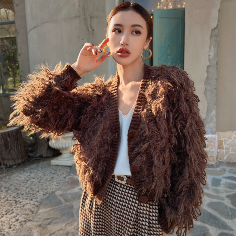 粉红大布娃娃慵懒风咖啡色毛绒针织开衫女V领短款毛衣2025冬新款