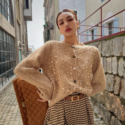 粉红大布娃娃2025秋冬新款针织开衫女绵羊毛混纺亮片百搭打底毛衣