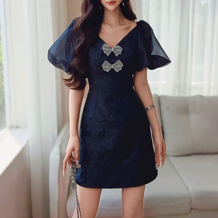 粉红大布娃娃法式设计感亮钻蝴蝶结泡泡袖提花连衣裙女夏小黑裙