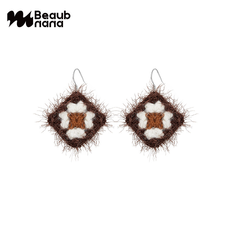 小黄香蕉手钩复古方格耳环女美拉德风棕色耳夹经典毛绒线针织耳饰,饰品/流行首饰/时尚饰品新,耳环,淘宝优惠券,粉丝福利购,淘宝优惠卷