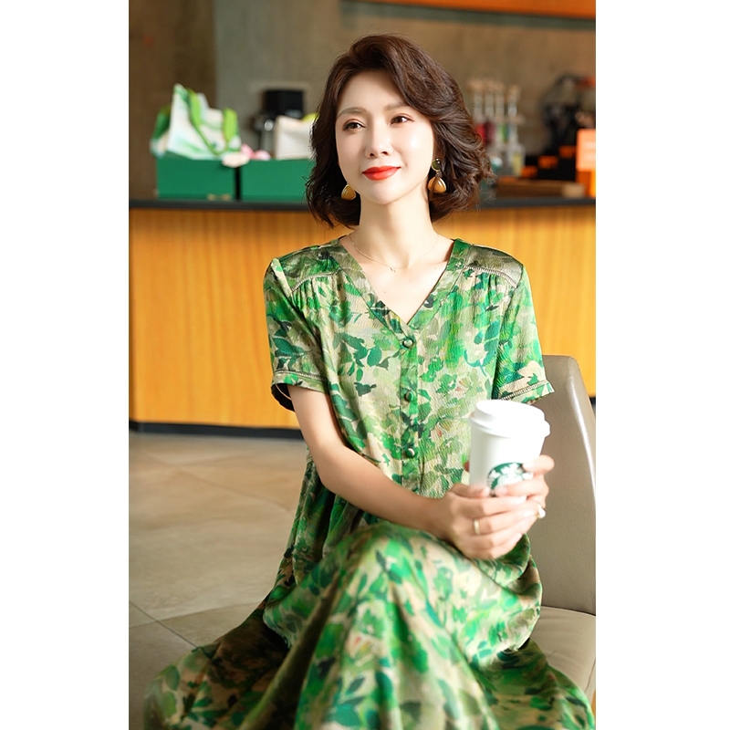 杭州真丝连衣裙女桑蚕丝气质夏季2025新款温柔风显瘦洋气妈妈裙子