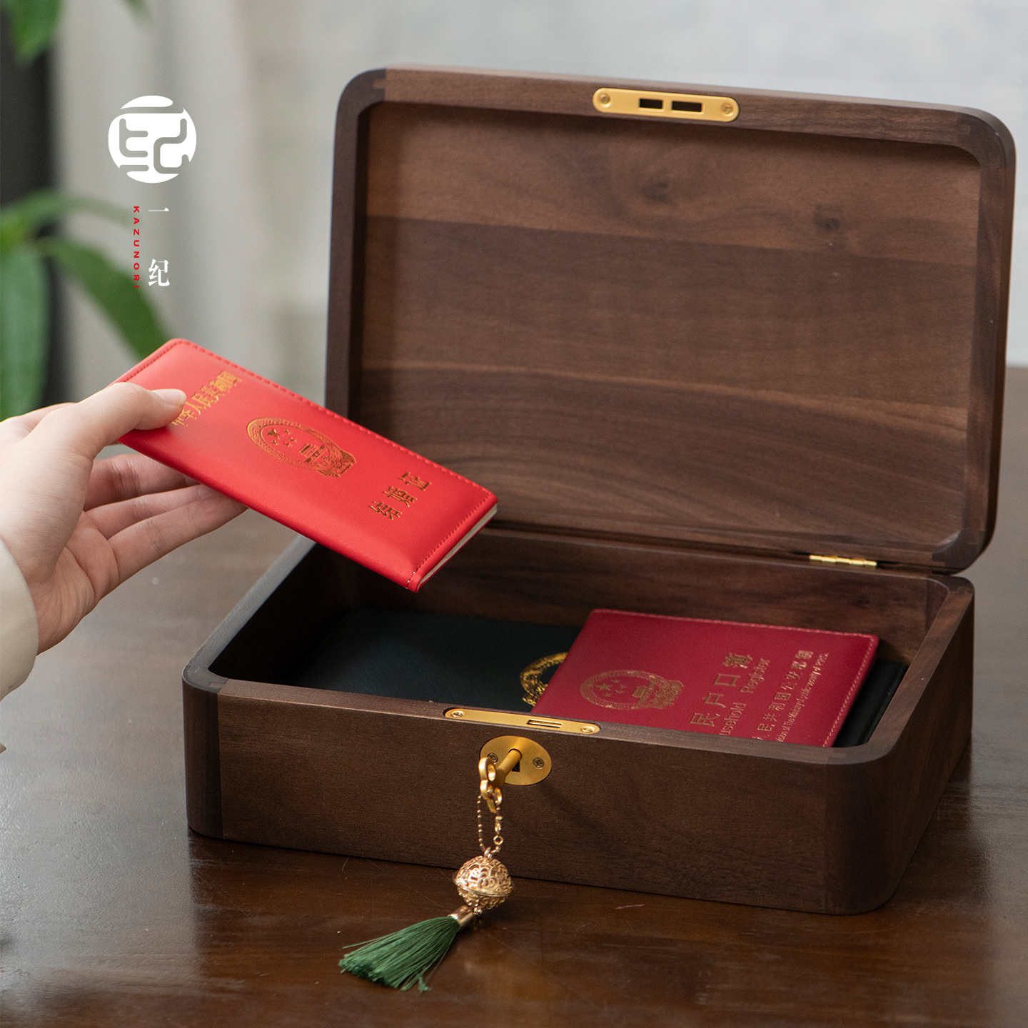 一纪重要证件收纳盒带锁大容量