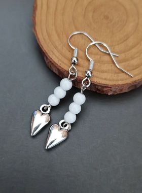 新款百搭白色耳环短款简约时尚耳坠日常精美ins爱心吊坠耳勾女