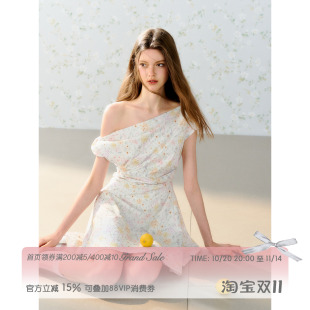 RECIT原创设计 一字斜肩碎花连衣裙女秋冬不对称扭结捏褶收腰短裙