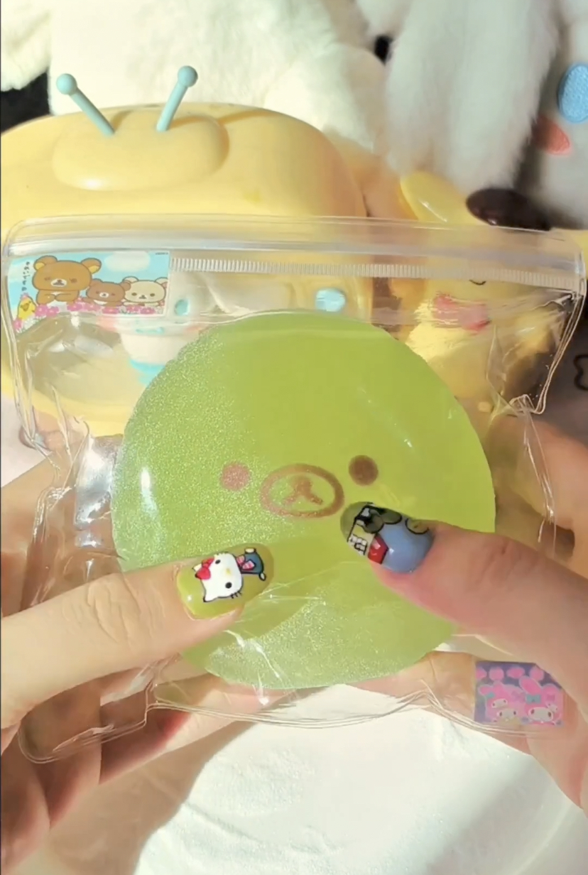 轻松熊菠萝果切捏捏乐