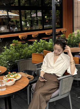 美娜 白色长袖衬衫法式v领2025新款秋季宽松慵懒风轻奢减龄上衣