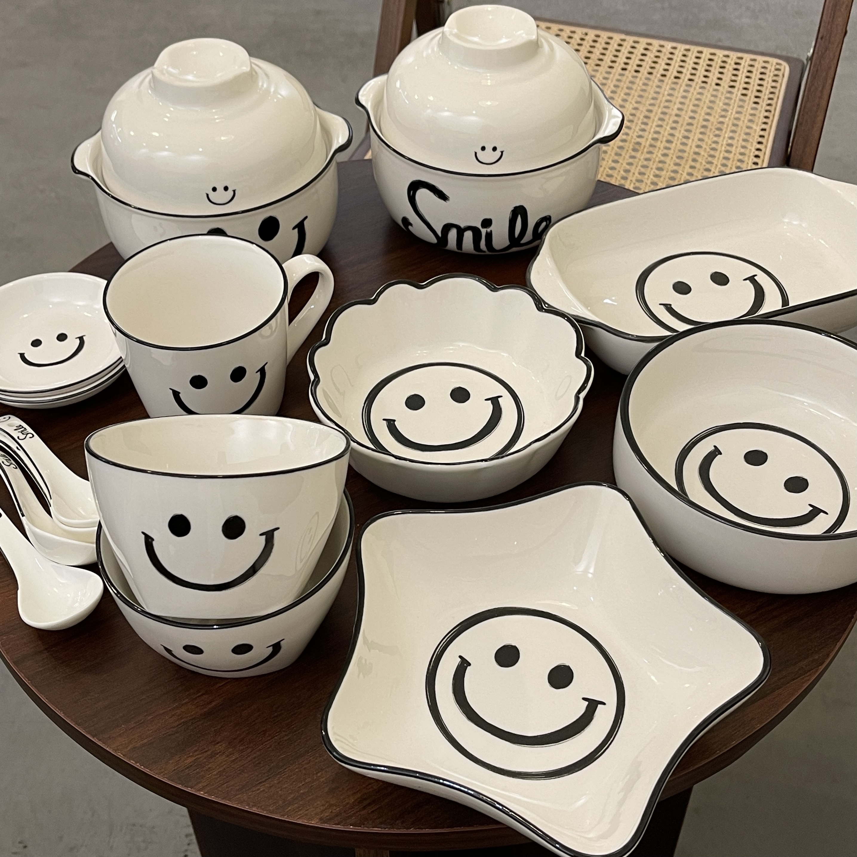 可爱笑脸餐具ins风碗盘图片