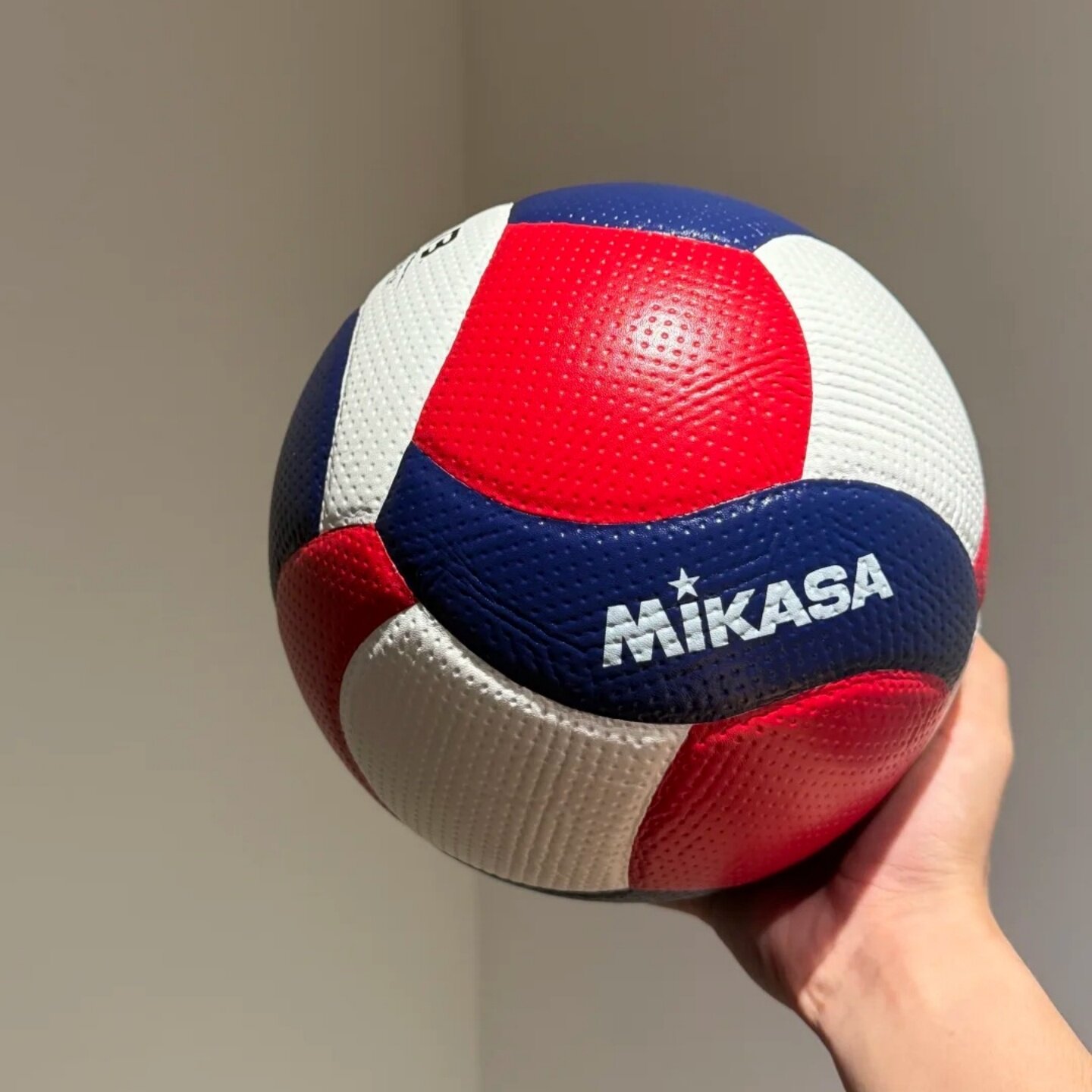 代购米卡萨Mikasa V200W USA红蓝白排球美国FIVB联赛官方比赛用球