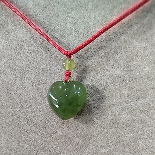 天然正宗南玉心形状吊坠鸡心颈饰挂件高品质